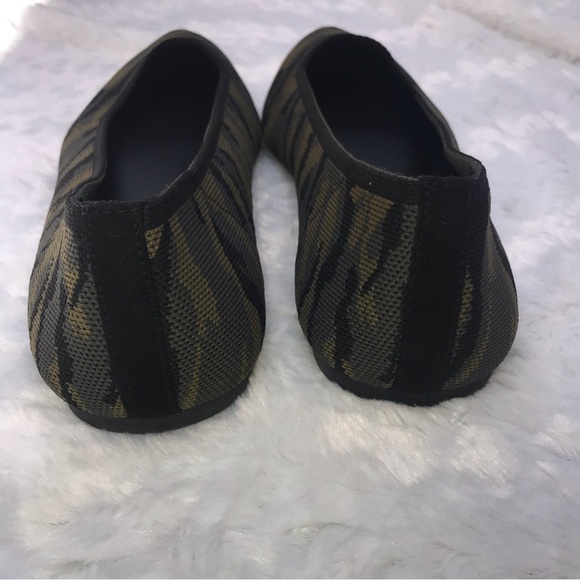 Final Sale Torrid Camo Stretch Knit Flex Outsole Slip on Flat, Women's 10.5 WW - Picture 2 of 6
